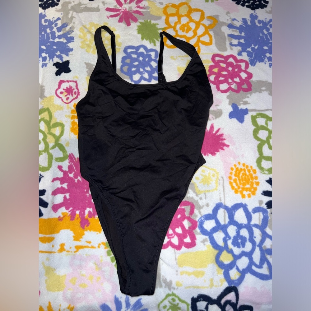 SKIMS NWT black scoop one piece L